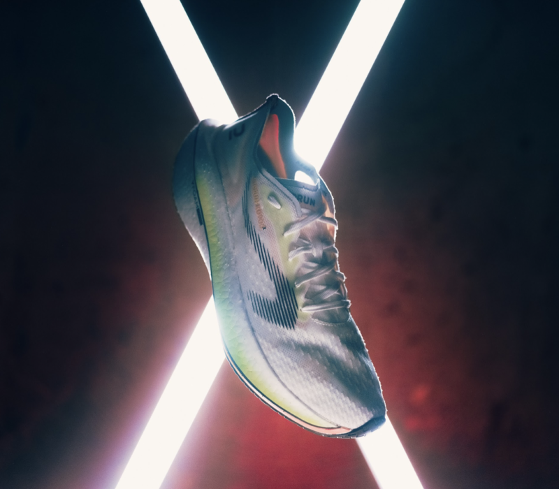 Decathlon lance une nouvelle paire de running haute performance pour concurrencer Nike.