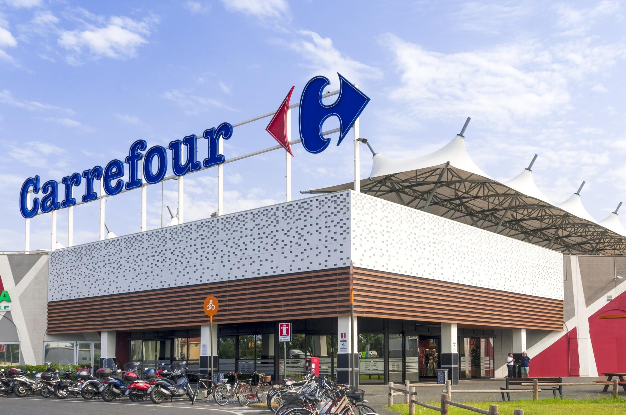 Plan stratégique Carrefour 2026 : allier petits prix, qualité et durabilité.