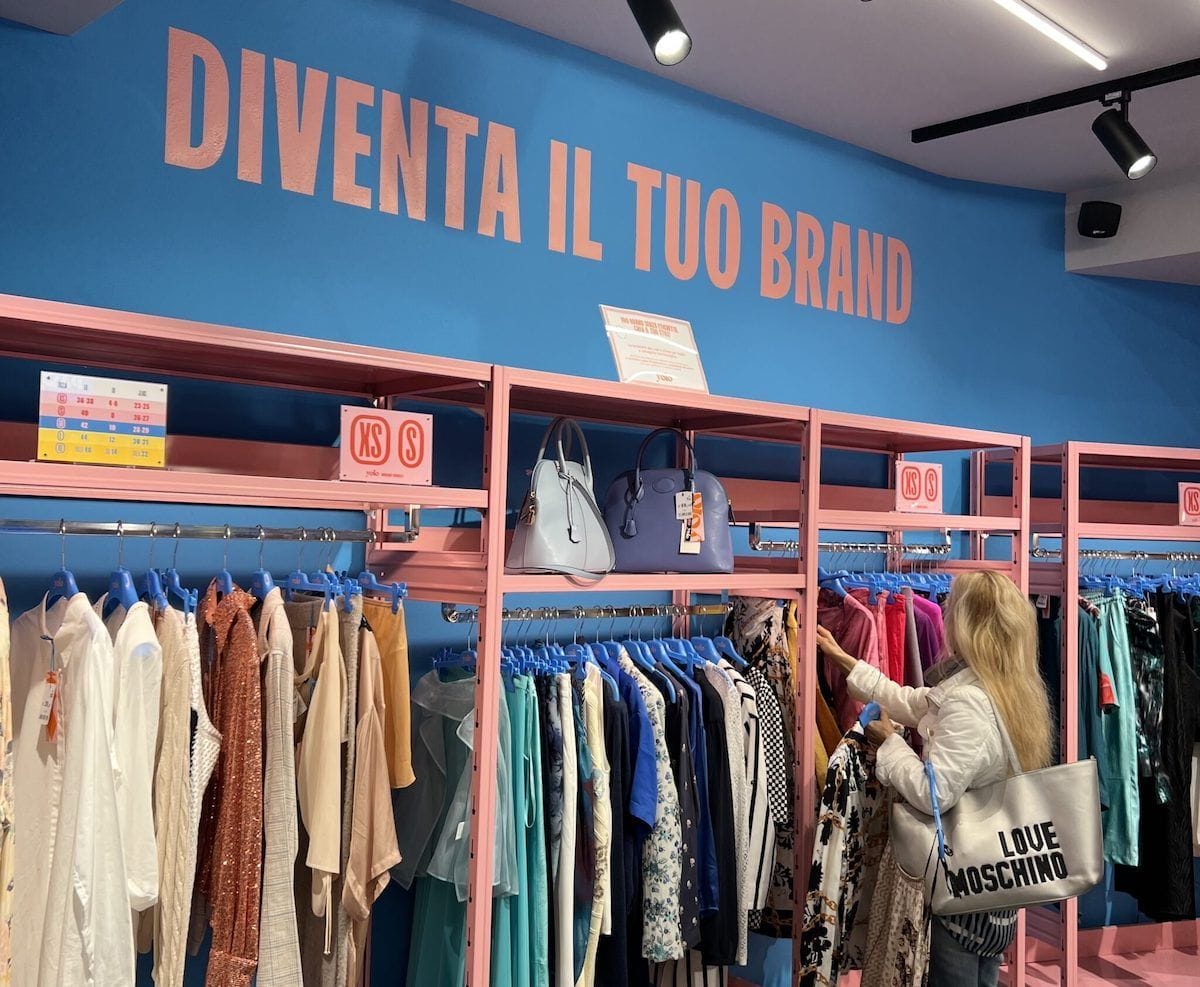 Cento brand senza etichetta: la moda di Yolo debutta a Milano
