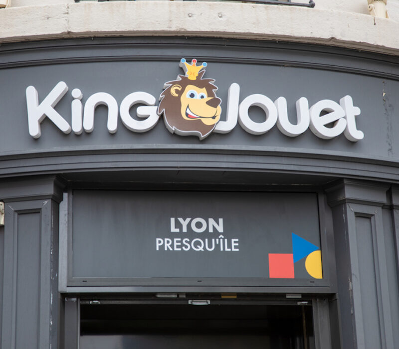 King Jouet, comment l'enseigne préférée des enfants tire t-elle son épingle du jeu ?