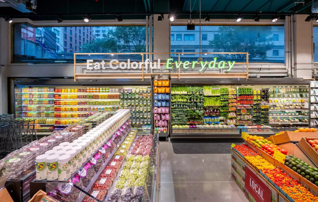 amazon whole foods new york daily shop market prossimità urban format retail